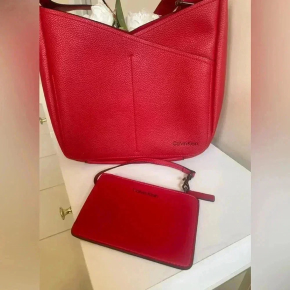 Calvin Klein beautiful red color, two-piece, Crossbody bag, in new condition - Picture 2 of 16